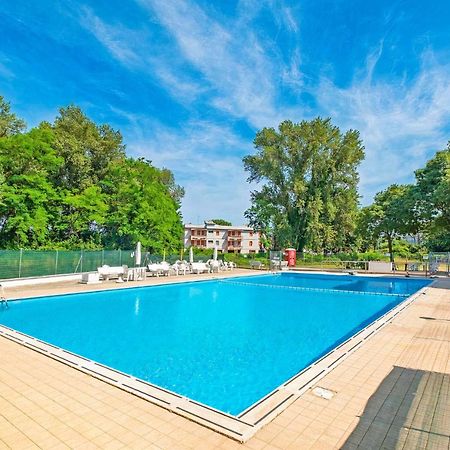 La Dolce Vita - Apartment With Shared Pool And Large Terrace Lido delle Nazioni Exterior photo